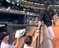 Shinjo autographs ball for fan